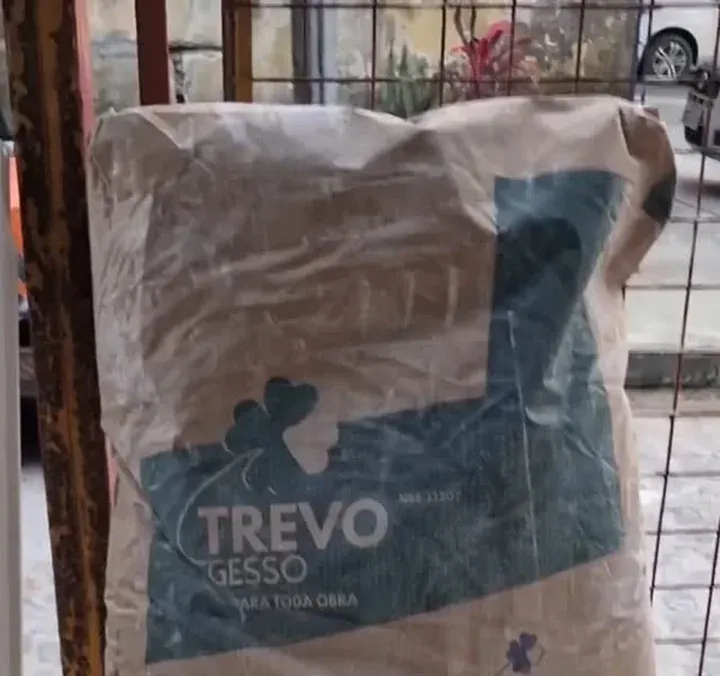 Saco de gesso Trevo de 40 kg no Lojão da Construção, no Cordeiro